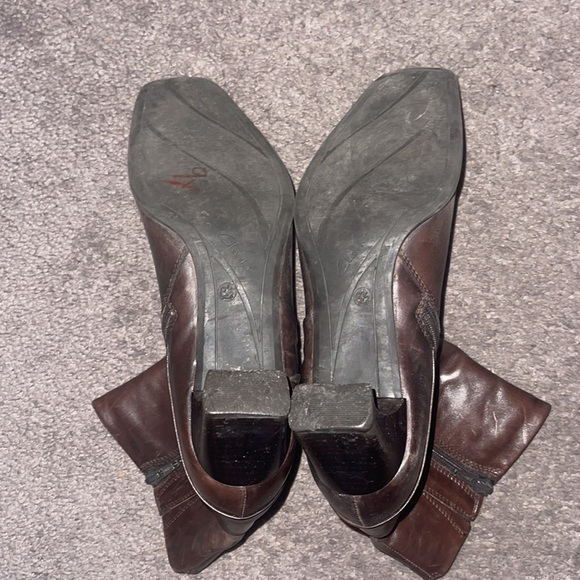 Clarks brown leather heeled boots - Picture 7 of 8
